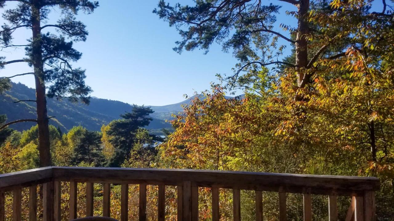 Cabane Lodge Domaine Du Lac Chambon Murol Esterno foto