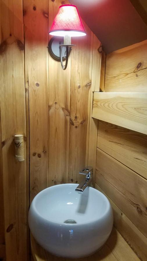Cabane Lodge Domaine Du Lac Chambon Murol Esterno foto